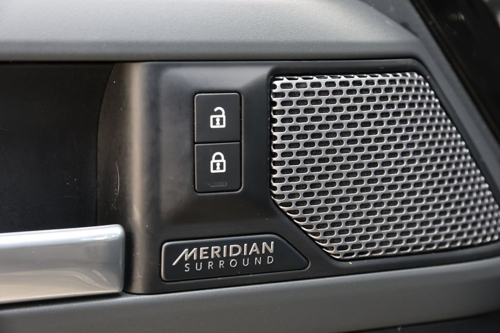 Used 2022 Land Rover Defender 110 X-Dynamic HSE AWD/4WD image 17