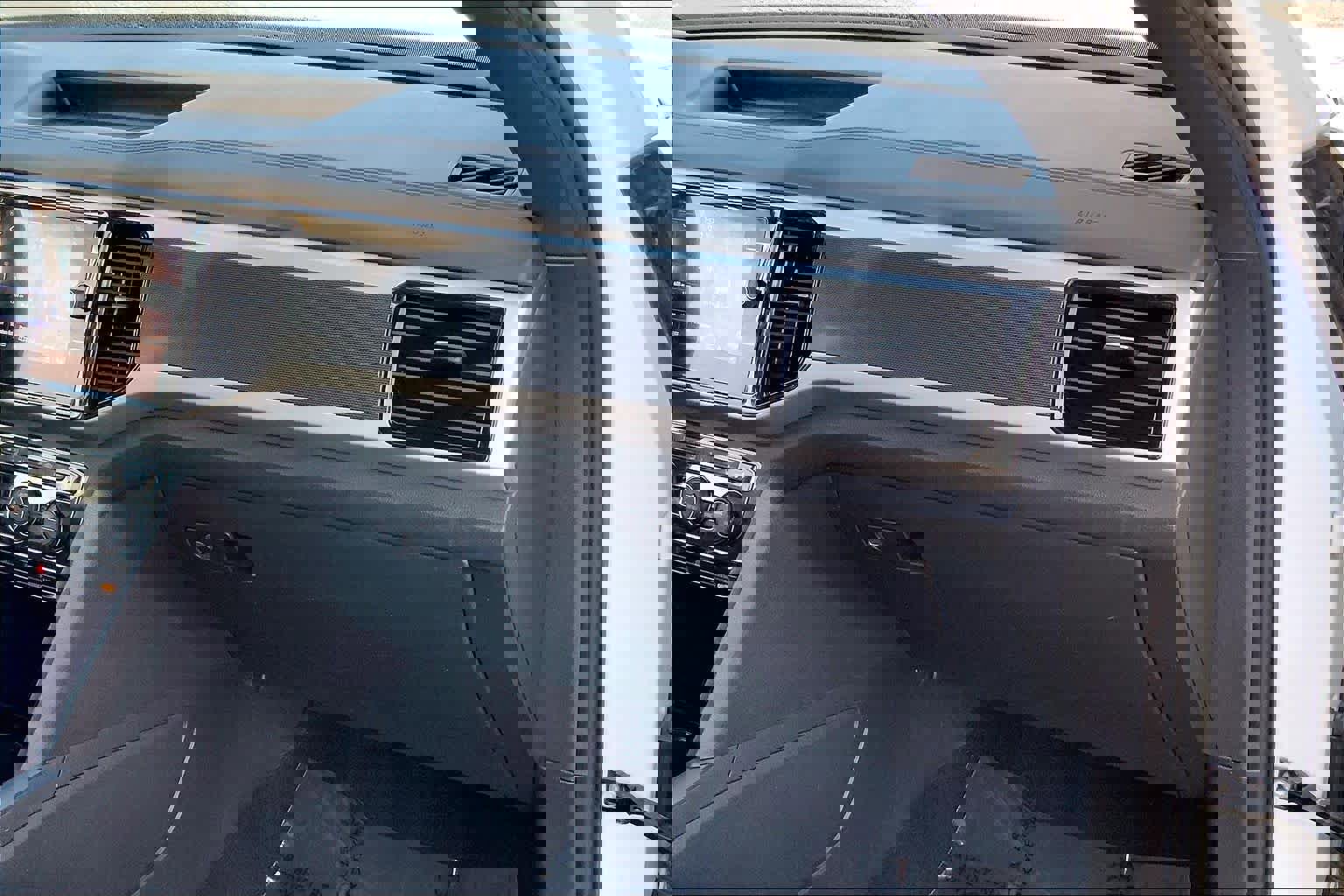 Used 2022 Volkswagen Atlas Cross Sport SE image 17