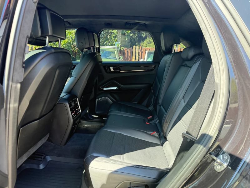 Used 2019 Porsche Cayenne Turbo AWD/4WD image 16