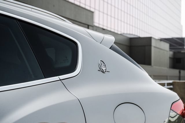 Used 2017 Maserati Levante S AWD/4WD image 32