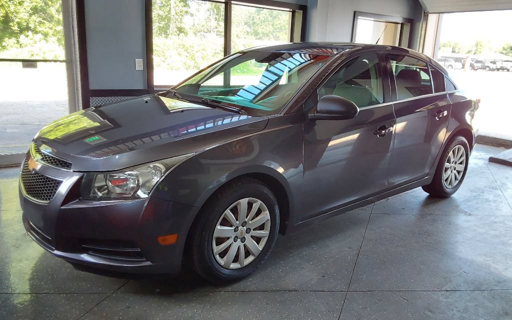 Used 2011 Chevrolet Cruze LS w/ Connectivity Package FWD image 9