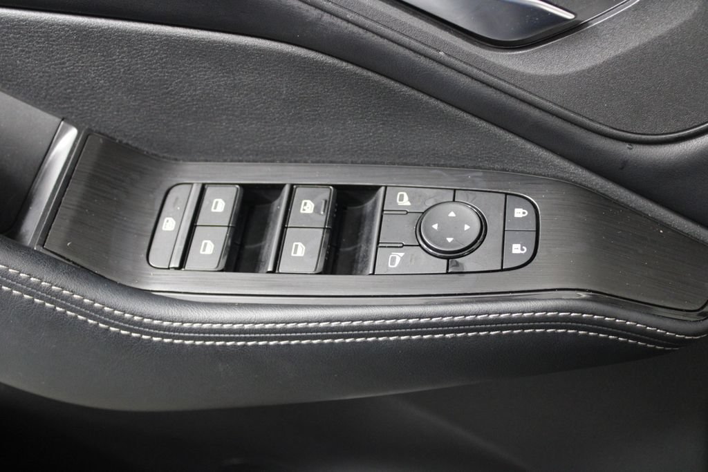 Certified 2025 Nissan Rogue SV FWD image 24