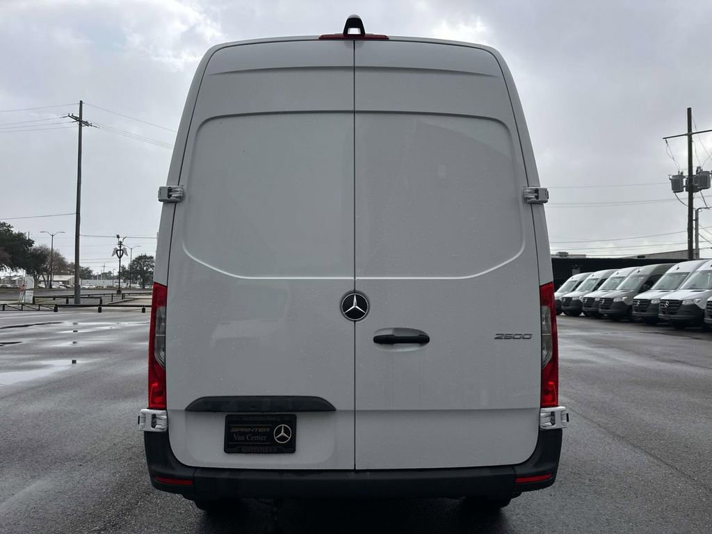 Used 2025 Mercedes-Benz Sprinter 2500 image 4