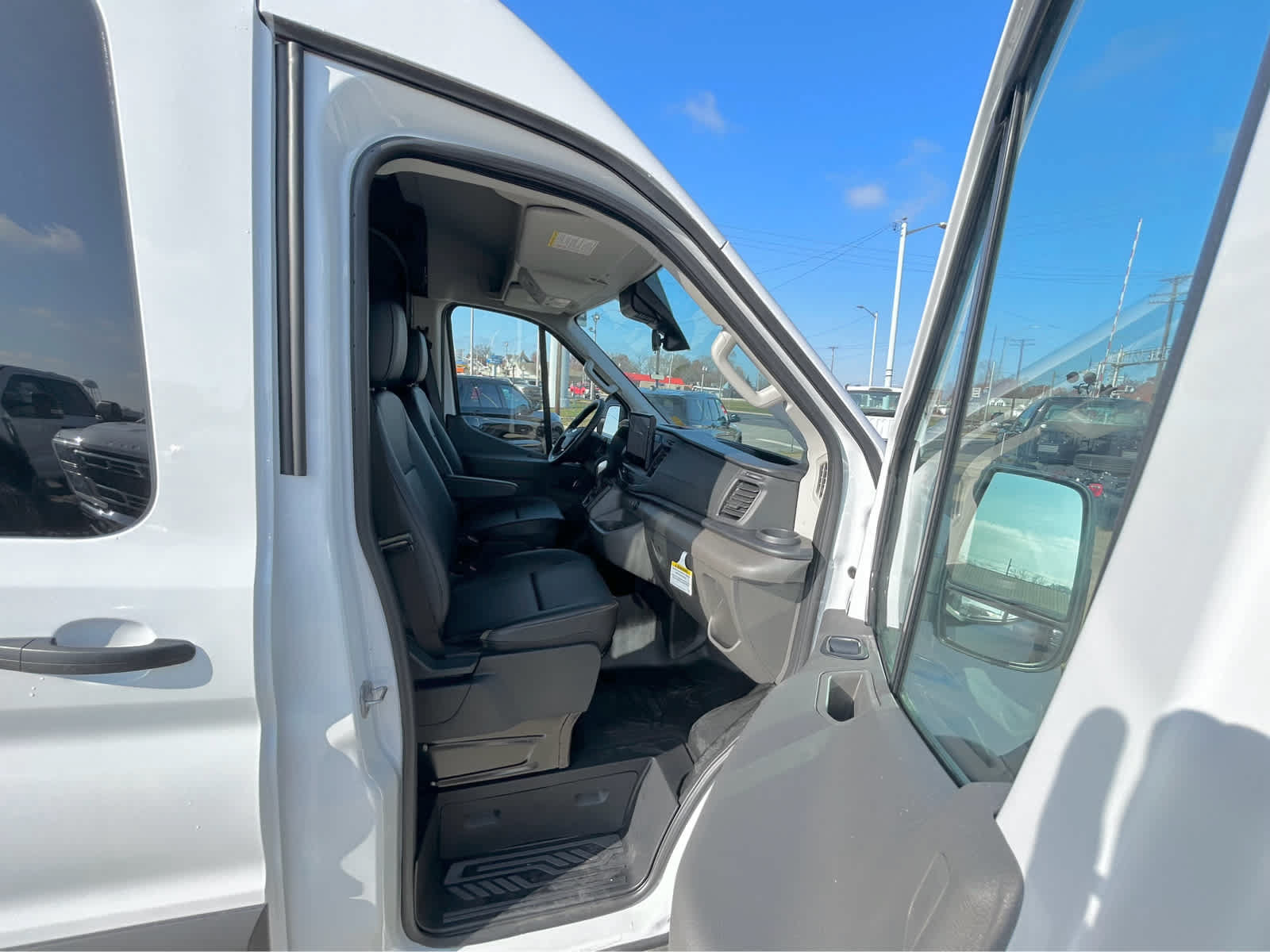 New 2026 Ford Transit 250 148 Medium Roof w/ Load Area Protection Package RWD image 16