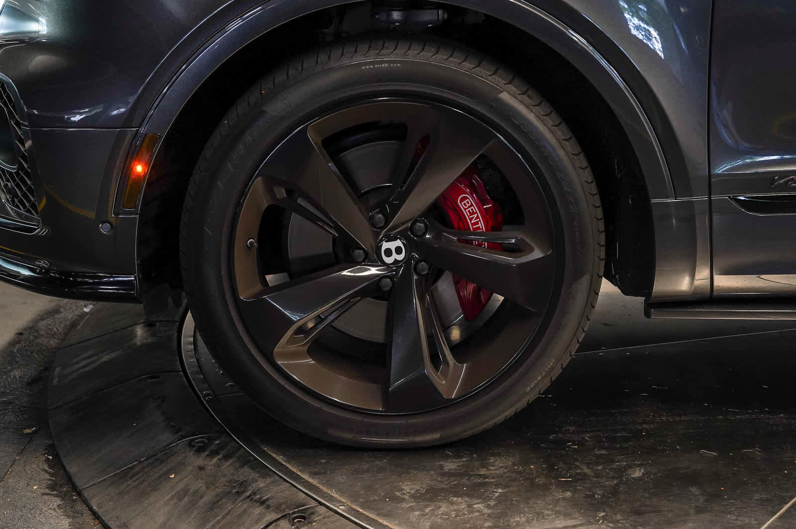 Used 2021 Bentley Bentayga AWD/4WD image 9
