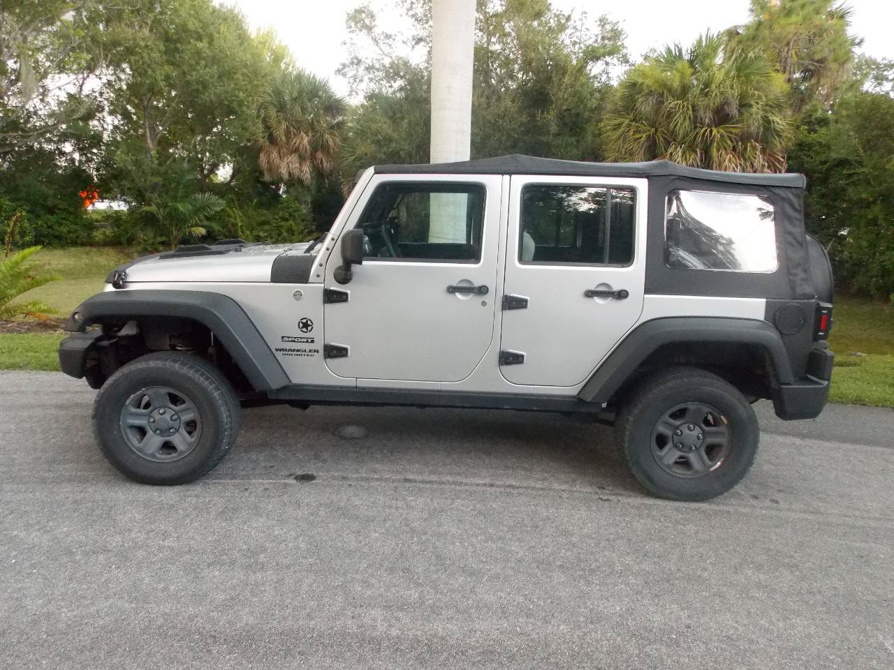 Used 2012 Jeep Wrangler Unlimited Sport AWD/4WD image 7