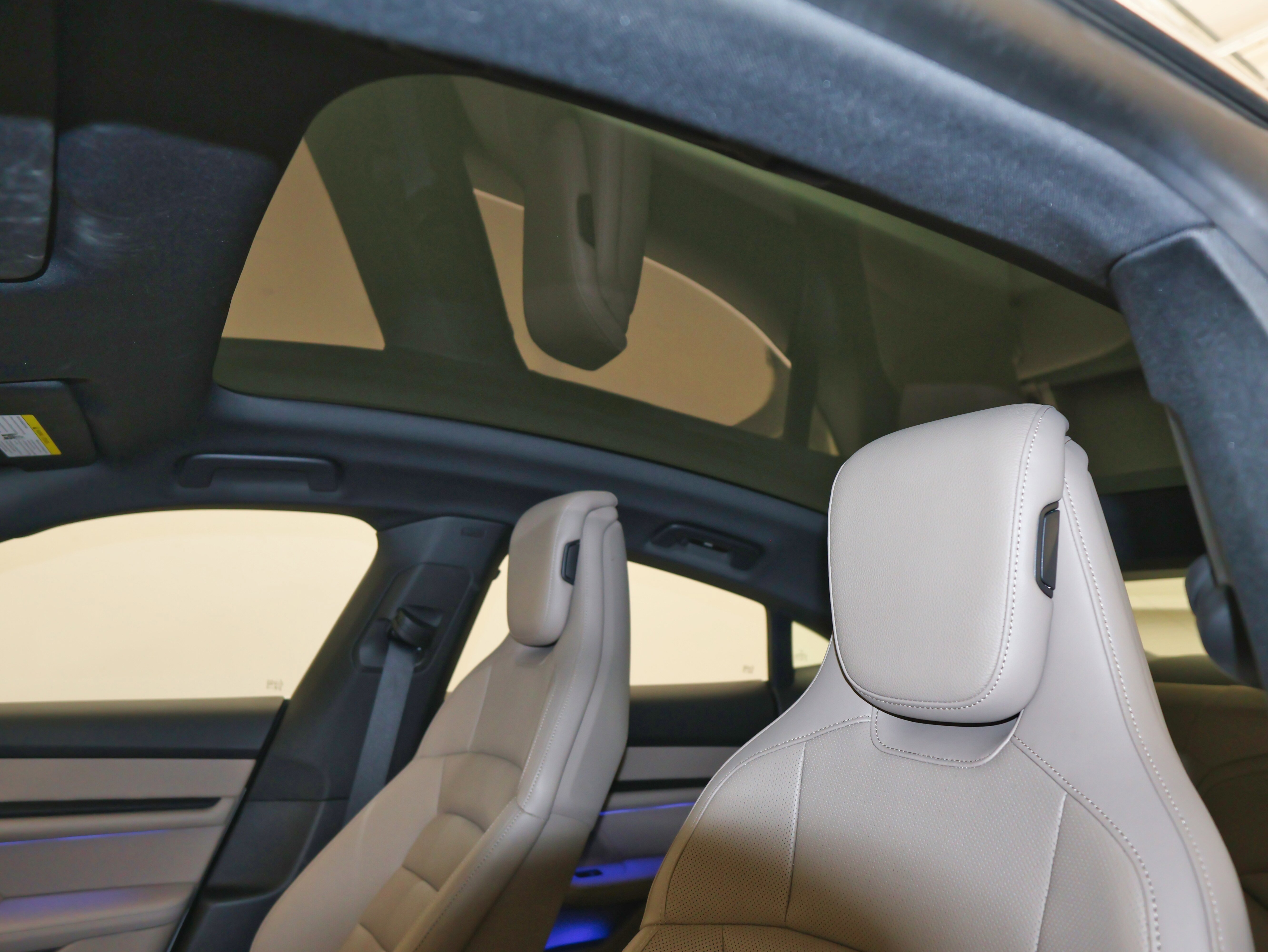 Used 2022 Porsche Taycan 4S image 19