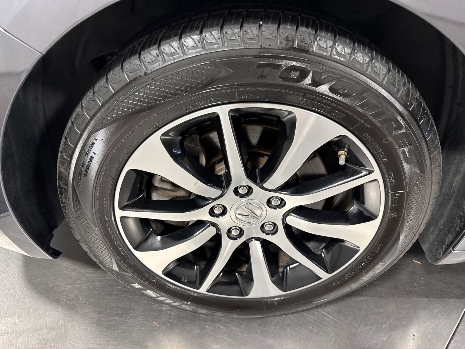 Used 2017 Acura TLX w/ Technology Package FWD image 2