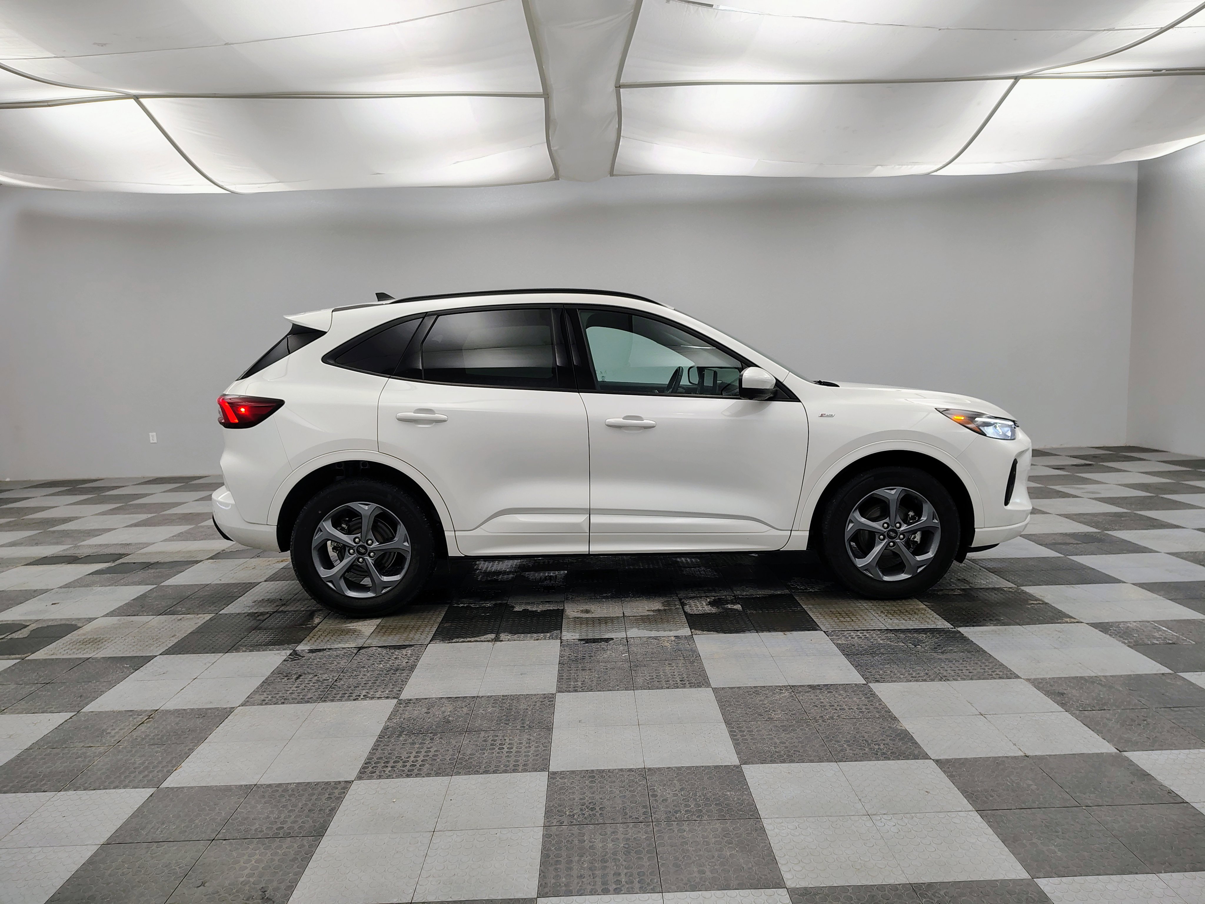 Used 2024 Ford Escape ST-Line Select w/ Tech Pack #2 AWD/4WD image 12