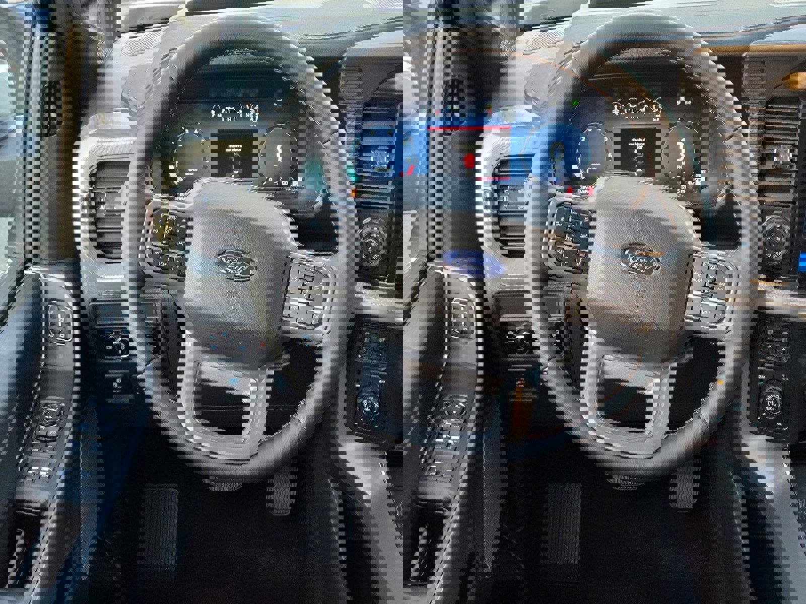 New 2025 Ford F150 Lariat w/ Equipment Group 502A High image 8