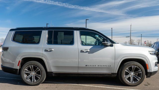 Used 2023 Jeep Grand Wagoneer 4WD w/ Flexible Seating Group image 5