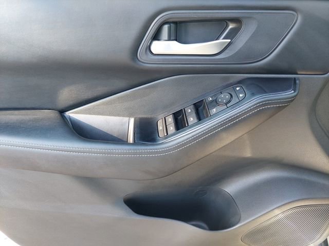 Used 2024 Nissan Rogue SV image 36