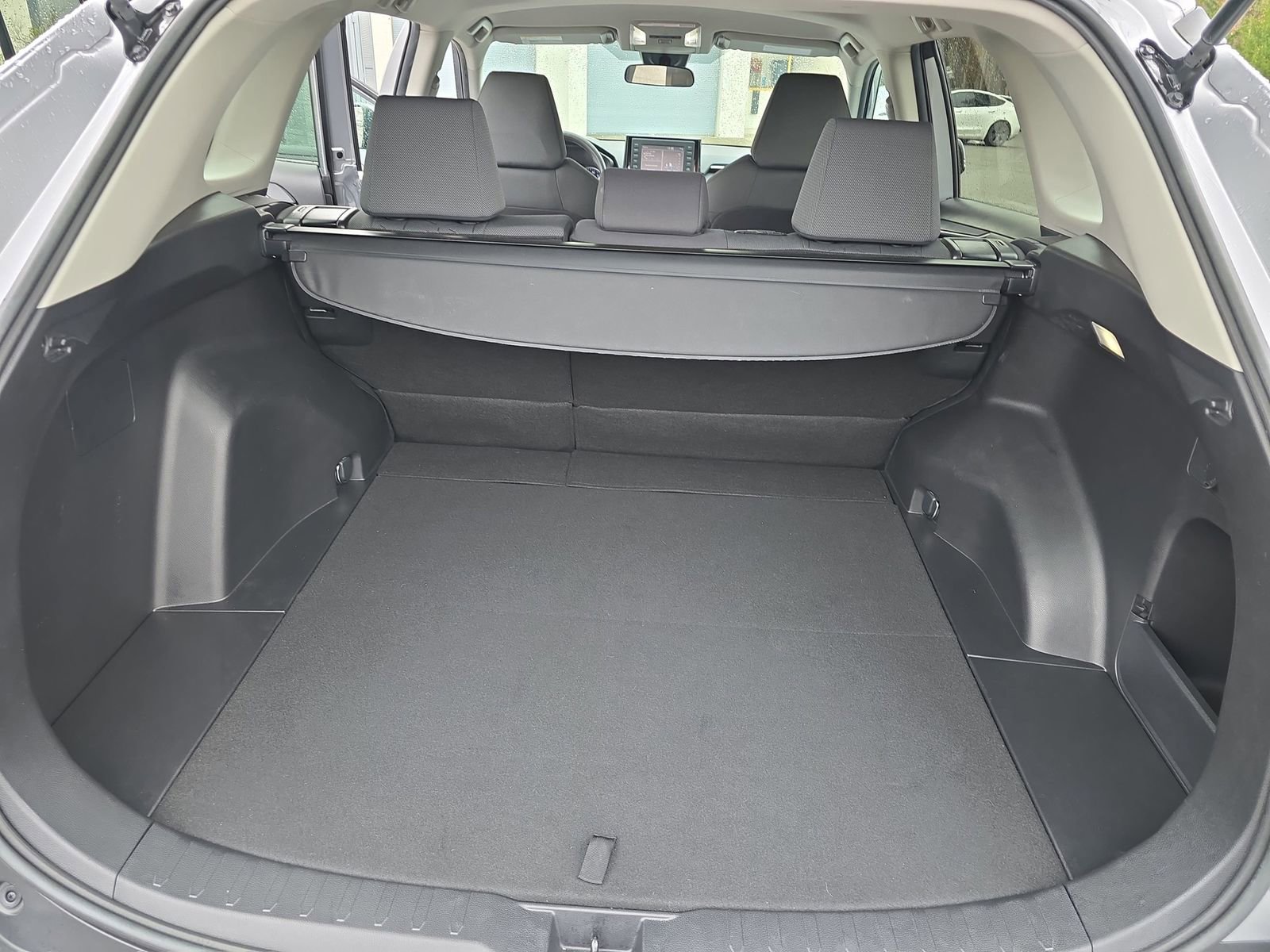 Used 2022 Toyota RAV4 XLE image 16