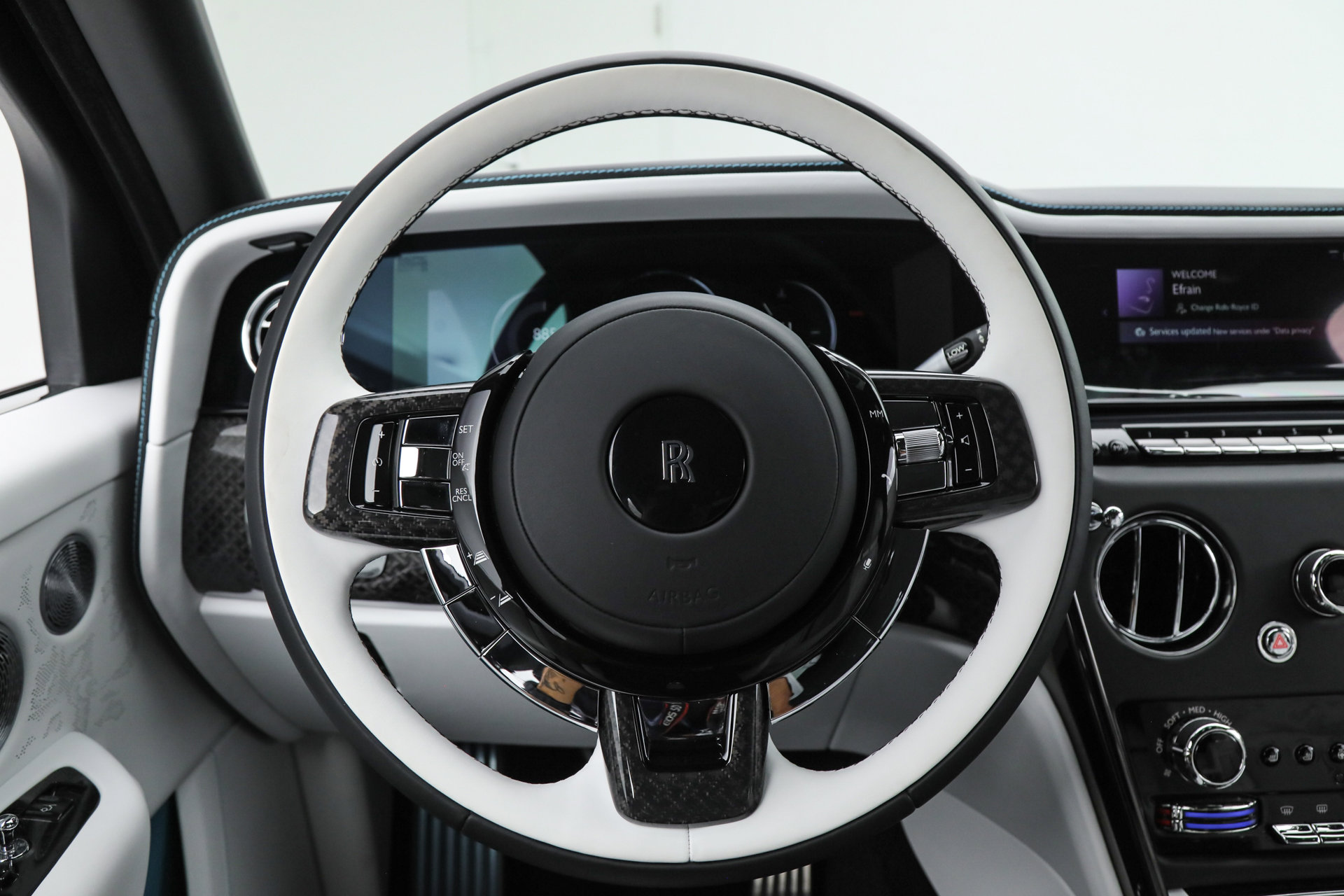 Used 2026 Rolls-Royce Cullinan Black Badge image 32