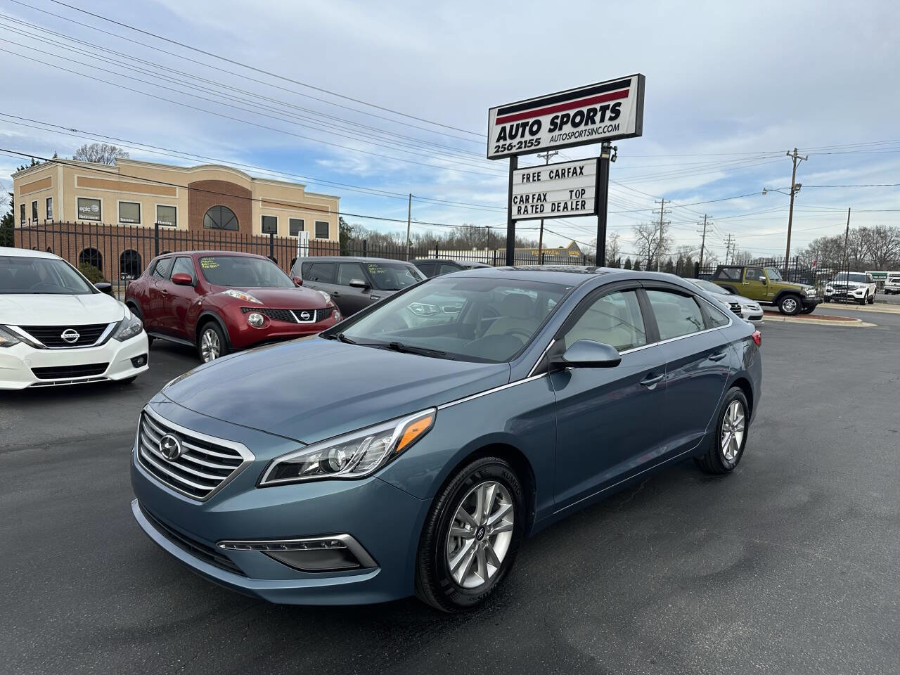 Used 2015 Hyundai Sonata SE w/ Option Group 09 FWD image 1