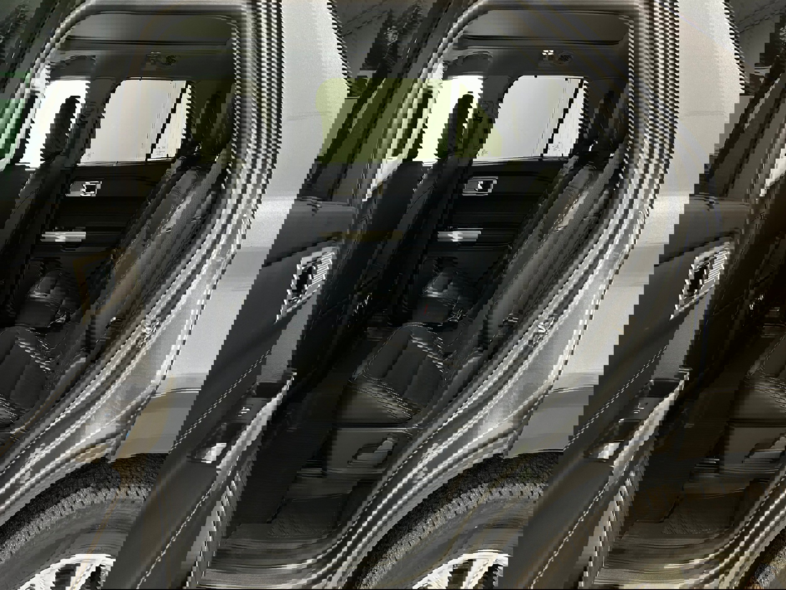 Used 2021 Ford Explorer Limited w/ Equipment Group 301A image 29