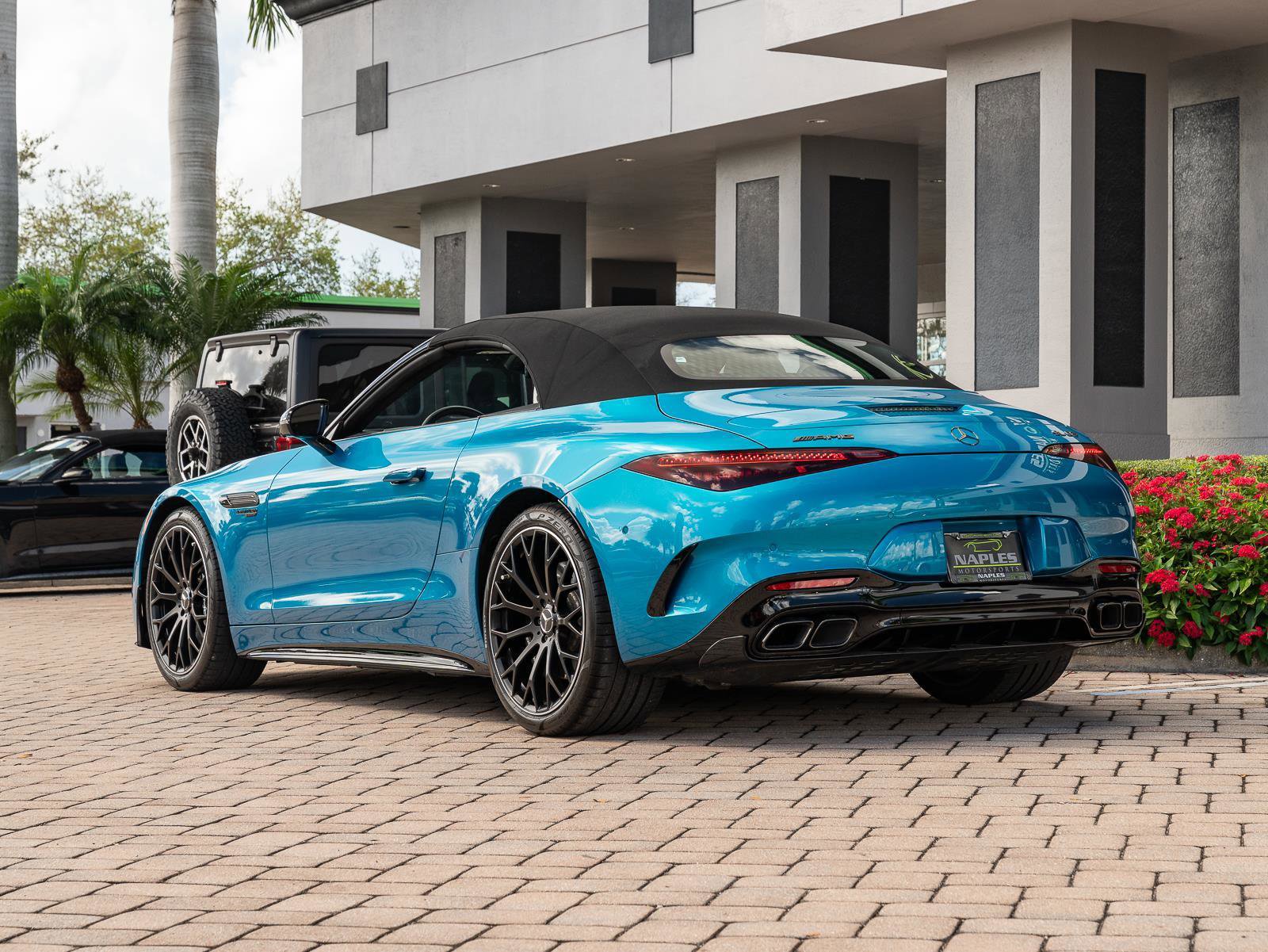 Used 2024 Mercedes-Benz SL 63 AMG 4MATIC image 33