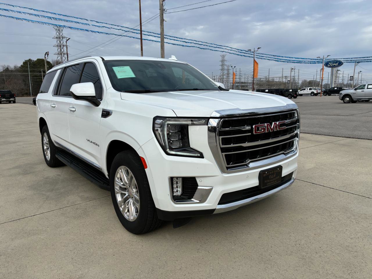 Used 2021 GMC Yukon XL SLT image 4