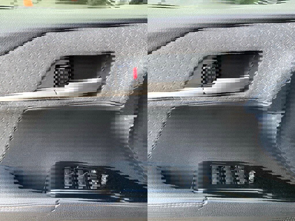 Used 2025 Toyota Camry XLE image 13