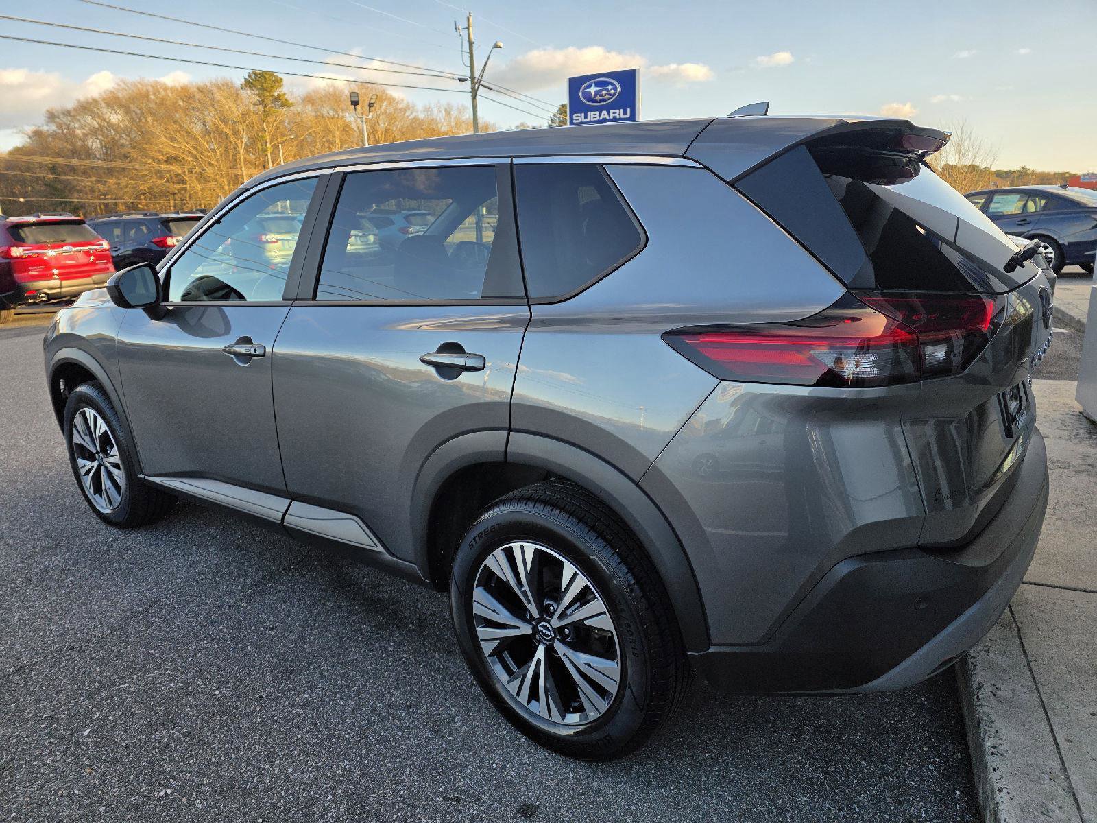 Used 2023 Nissan Rogue SV image 8
