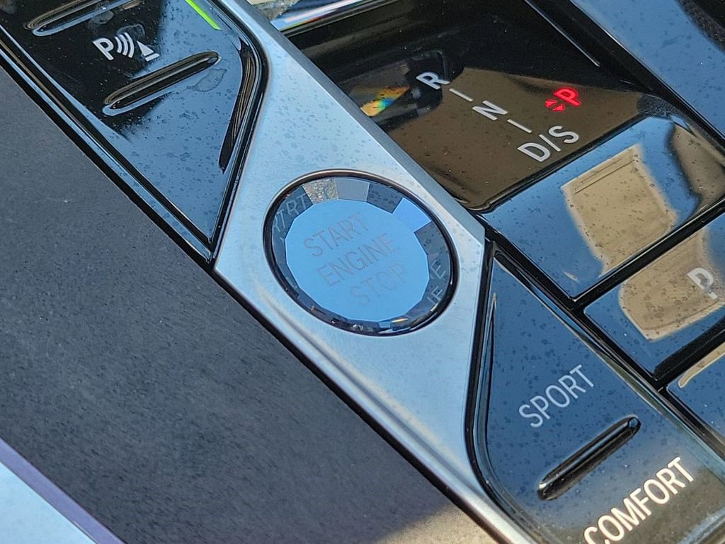 Used 2025 BMW X7 M60i image 36