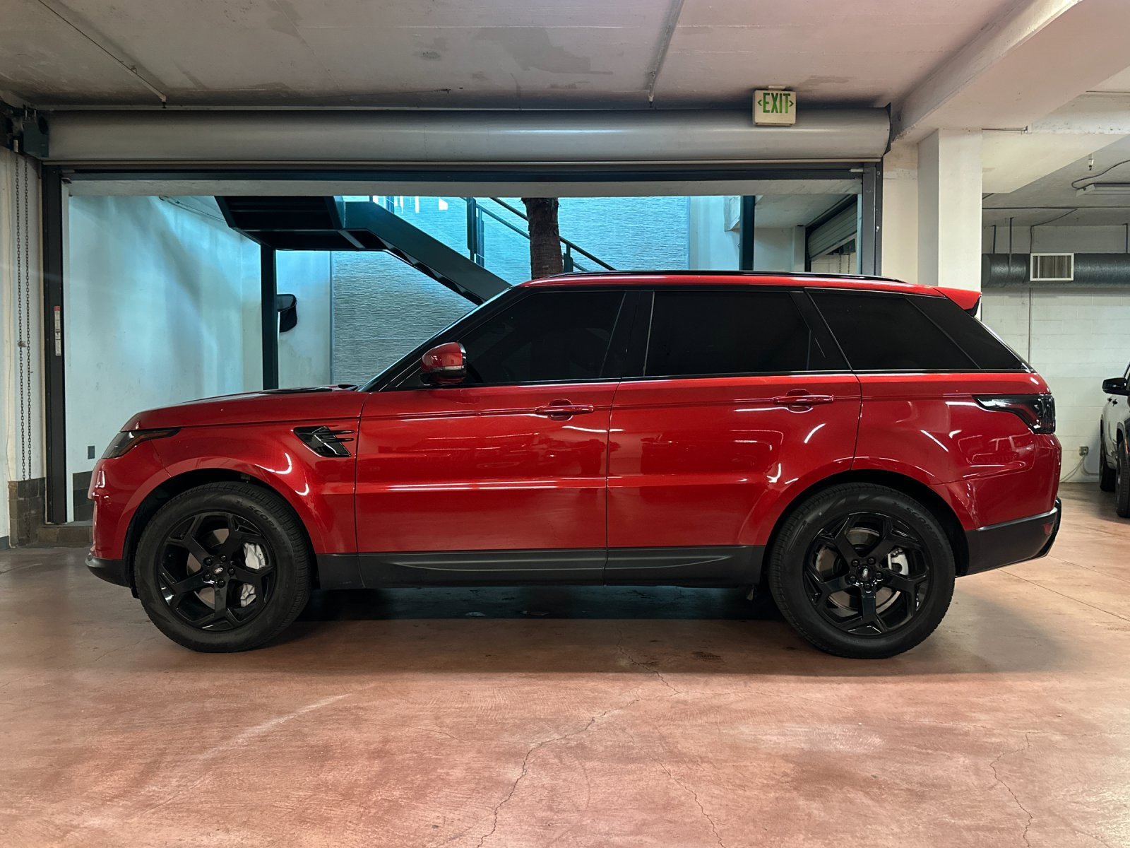 Used 2022 Land Rover Range Rover Sport SE image 2