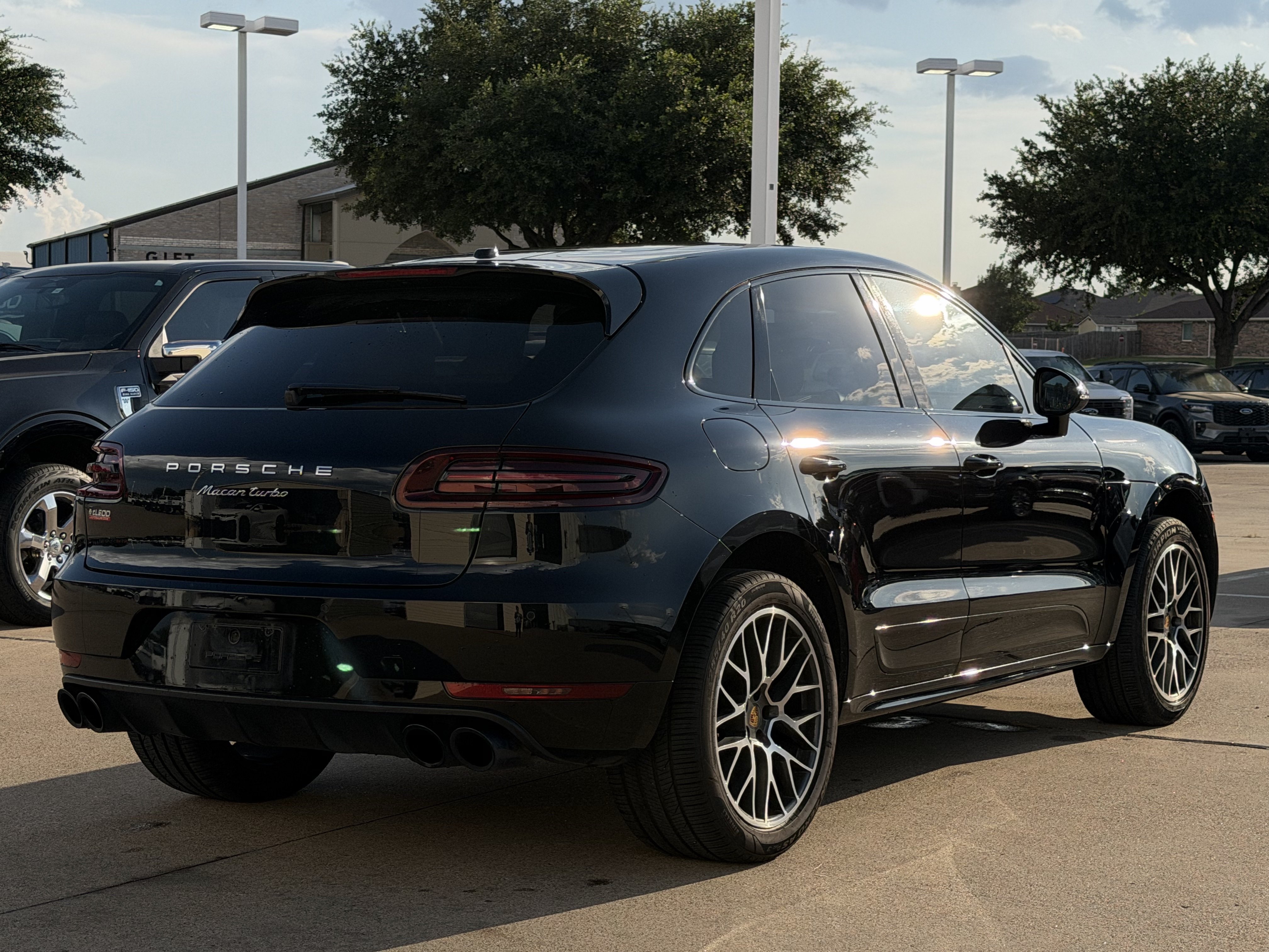 Used 2018 Porsche Macan Turbo w/ Premium Package Plus AWD/4WD image 7
