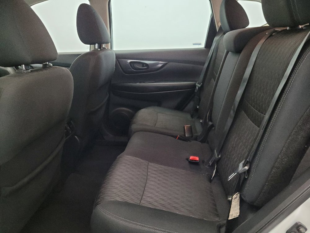 Used 2019 Nissan Rogue S image 18