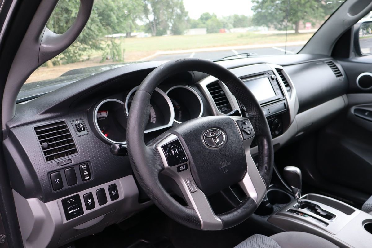 Used 2014 Toyota Tacoma V6 image 16