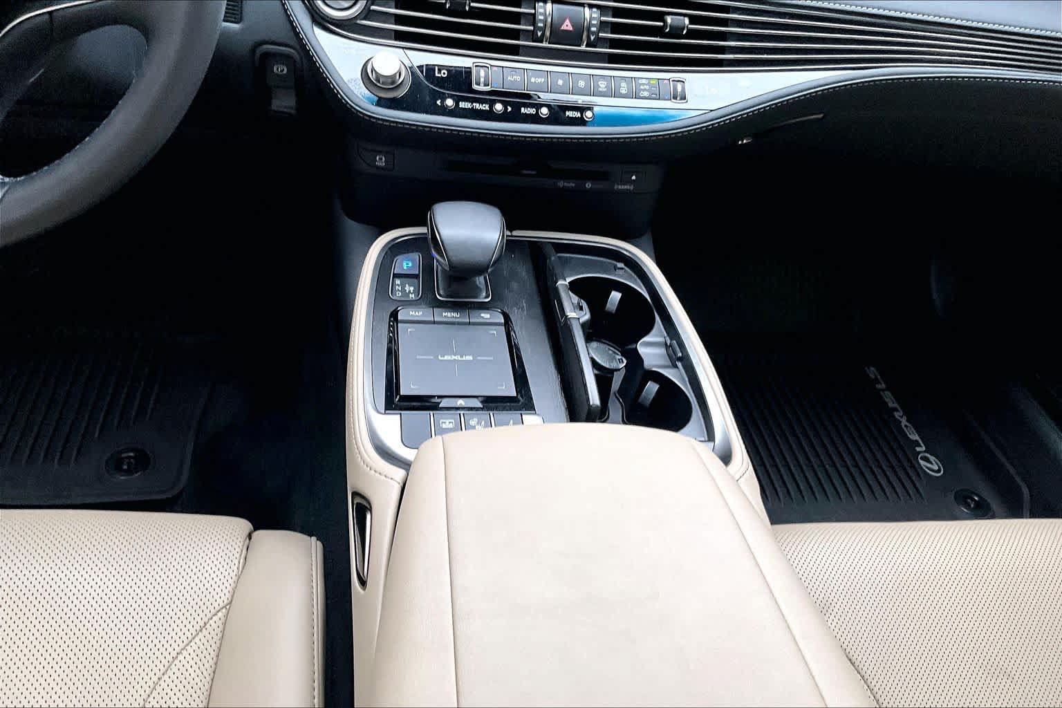Used 2022 Lexus LS 500 AWD w/ Accessory Package (Z2) image 17