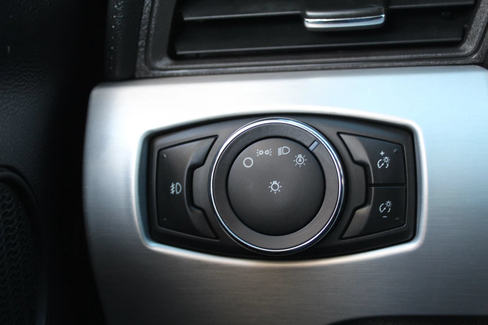 Used 2015 Ford Mustang Premium RWD image 23
