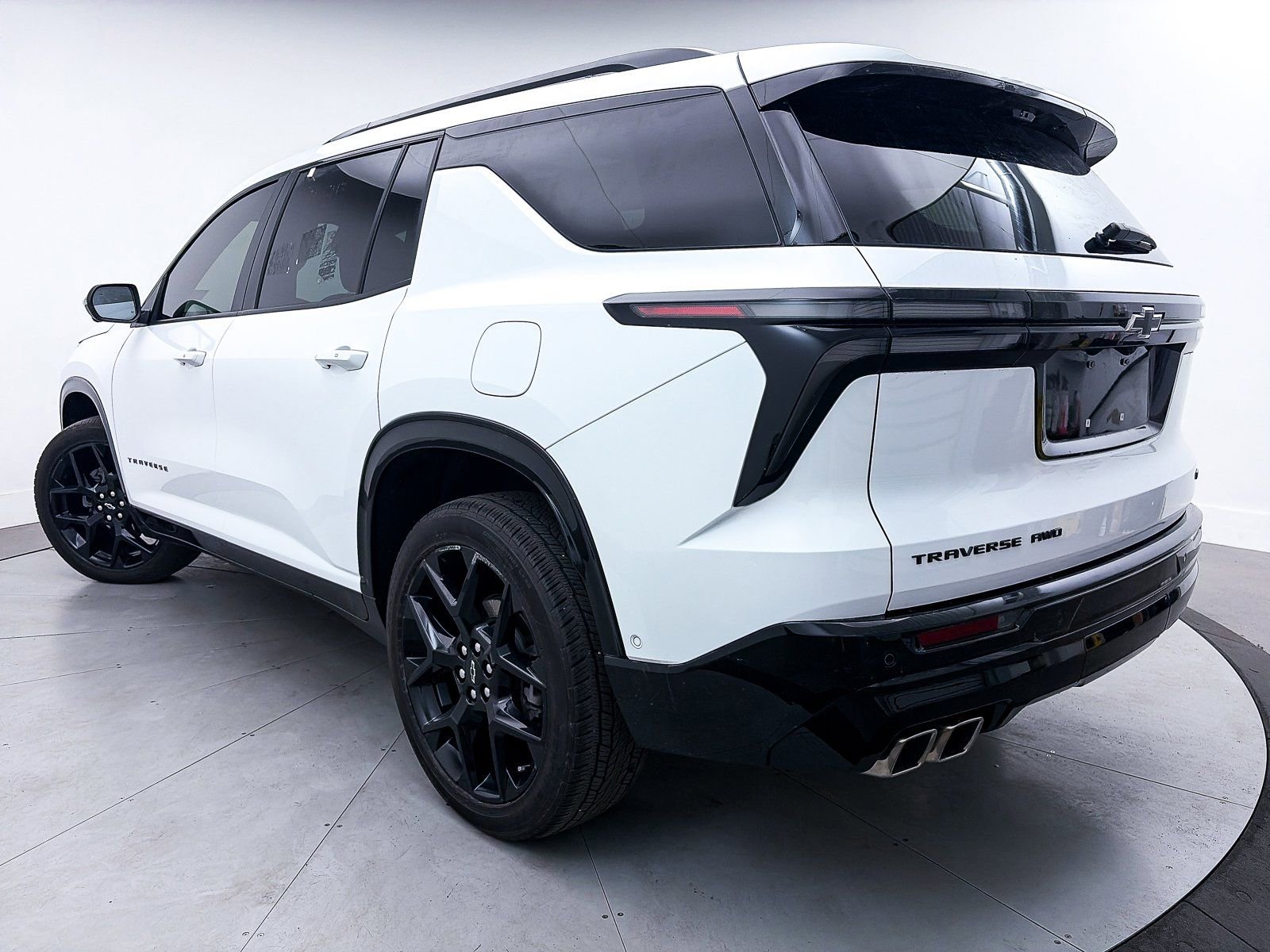 Used 2024 Chevrolet Traverse RS w/ LPO, Floor Liner Package image 2