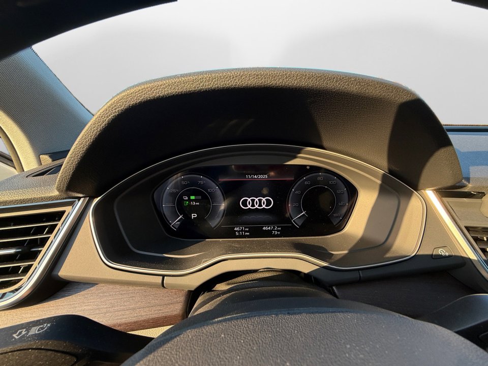 Used 2024 Audi Q5 e Premium w/ Convenience Package image 11