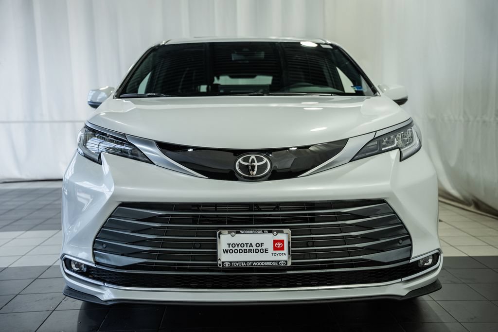 Used 2026 Toyota Sienna Limited AWD/4WD image 2