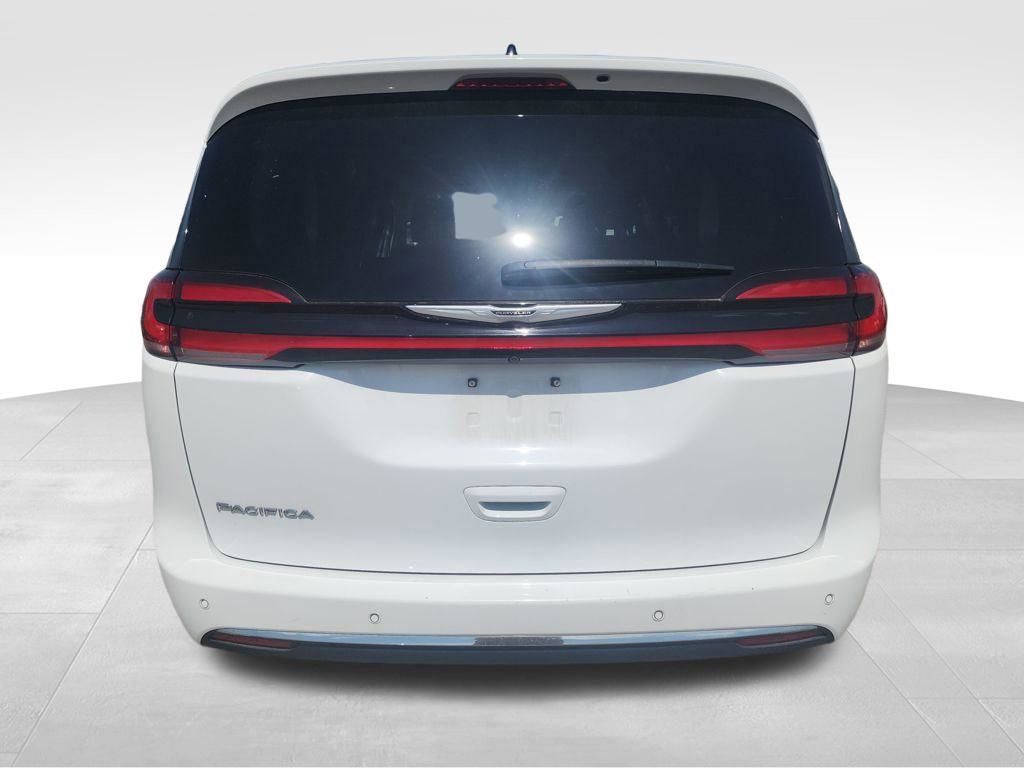 Used 2024 Chrysler Pacifica Touring-L image 7