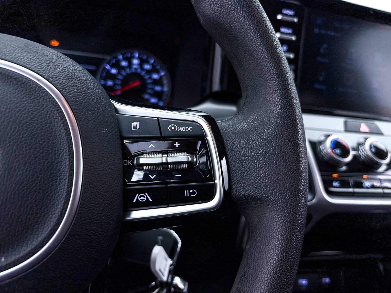 Used 2022 Kia Sorento LX image 28