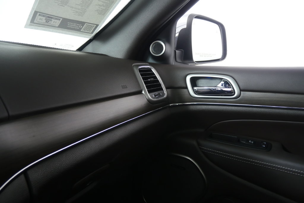 Used 2018 Jeep Grand Cherokee Overland RWD image 28