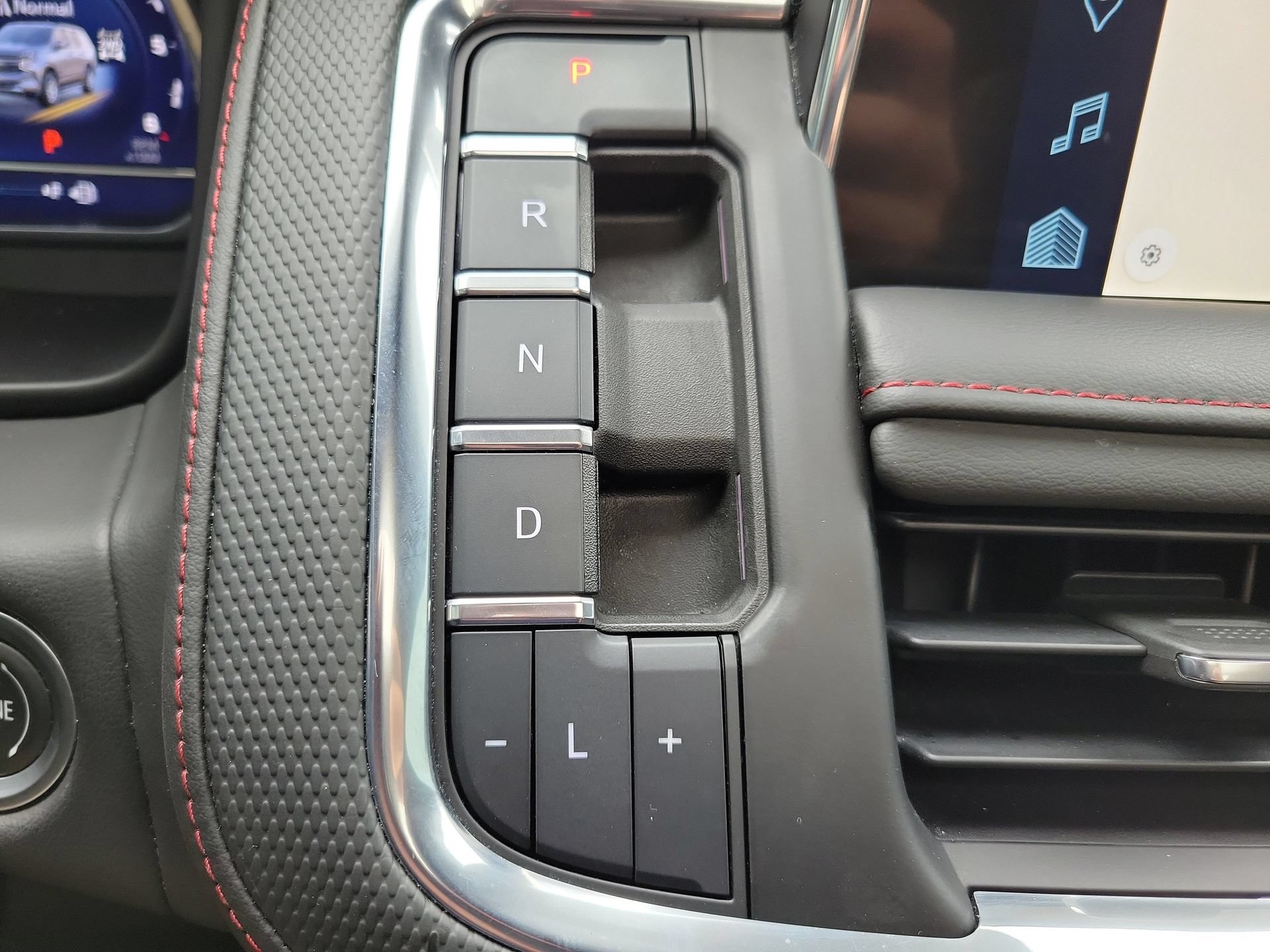 Used 2023 Chevrolet Tahoe RST AWD/4WD image 43