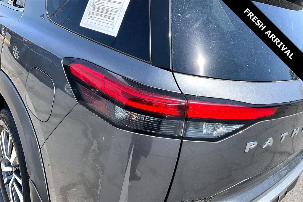 Used 2022 Nissan Pathfinder SL AWD/4WD image 22