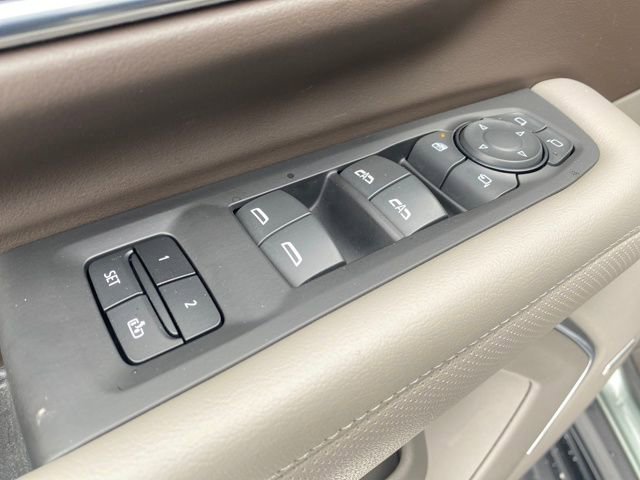 Used 2024 GMC Yukon SLT w/ SLT Luxury Package image 18