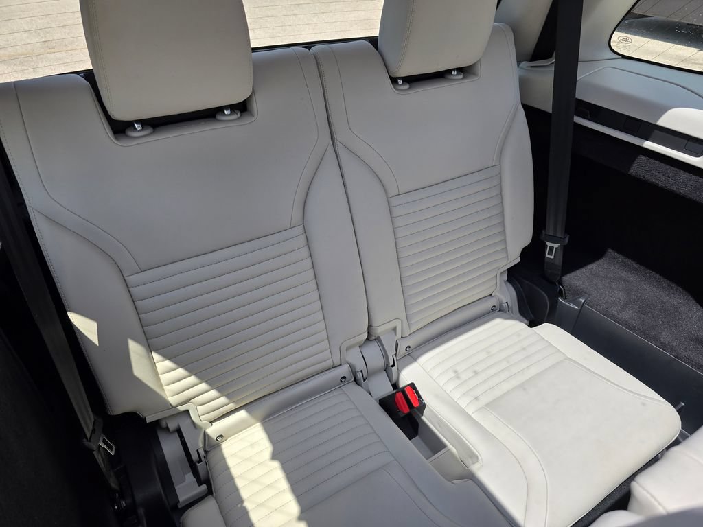 Used 2025 Land Rover Discovery S AWD/4WD image 41