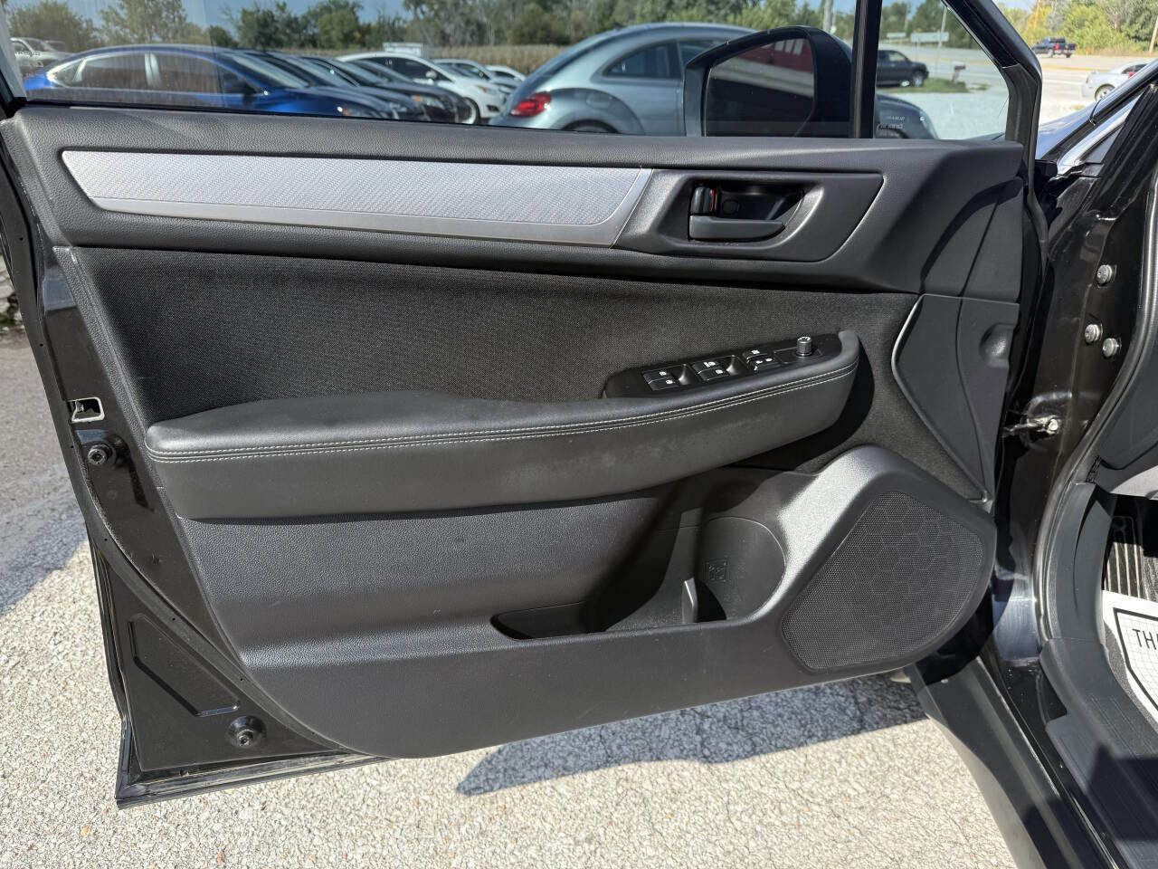 Used 2015 Subaru Outback 2.5i image 9