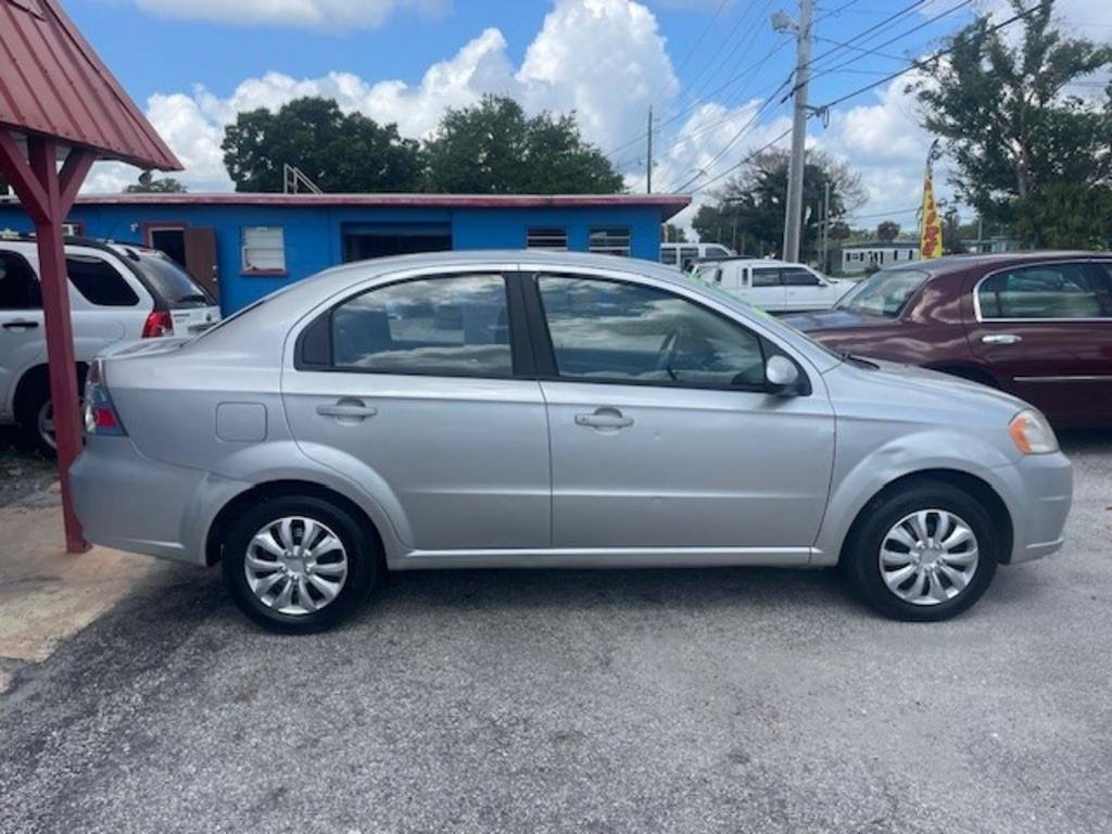 Used 2011 Chevrolet Aveo LT FWD image 4