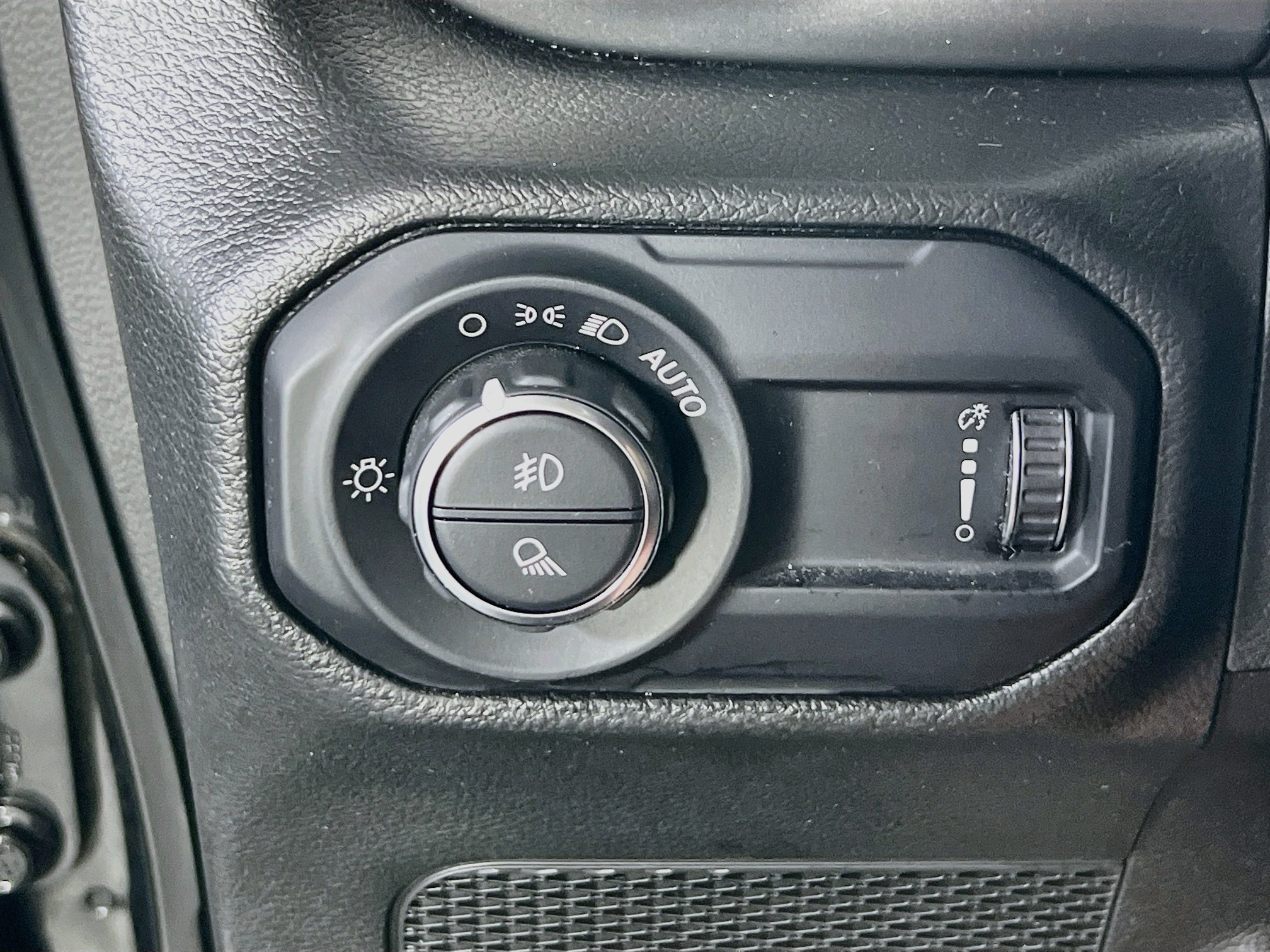 Used 2023 Jeep Gladiator Sport AWD/4WD image 10