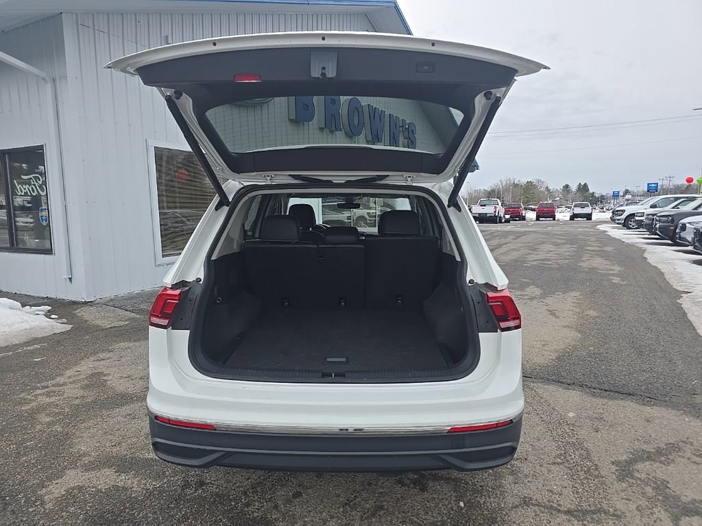 Used 2024 Volkswagen Tiguan SE image 10