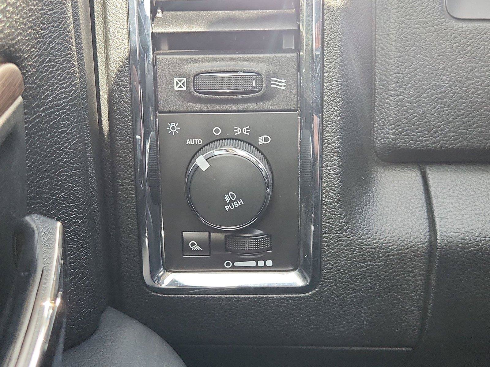 Used 2015 RAM 1500 Laramie w/ Convenience Group AWD/4WD image 18
