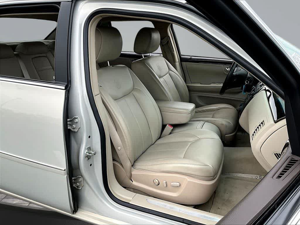Used 2008 Cadillac DTS FWD image 30