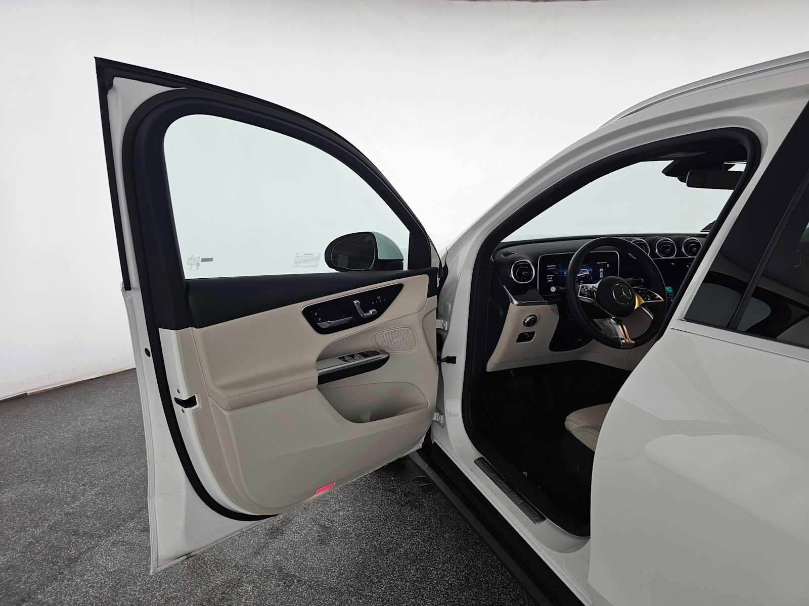 Used 2026 Mercedes-Benz GLC 300 image 19