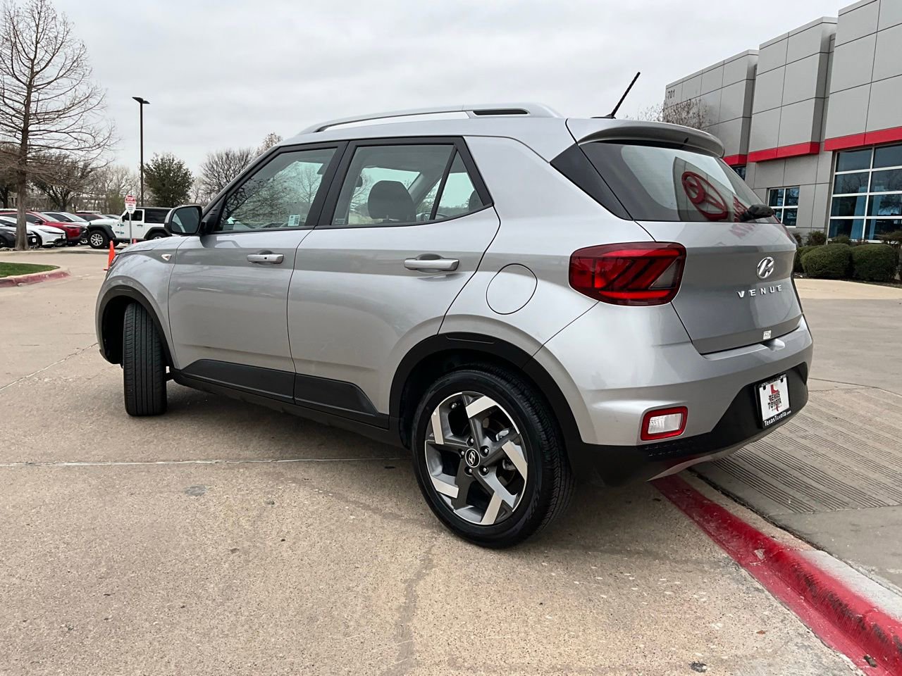 Used 2025 Hyundai Venue SEL image 7