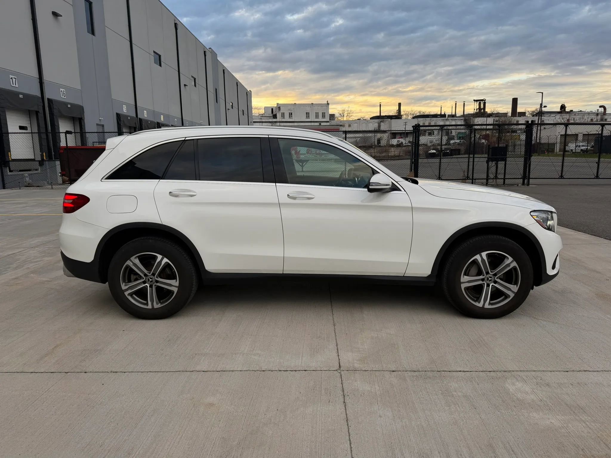 Used 2019 Mercedes-Benz GLC 300 4MATIC image 15